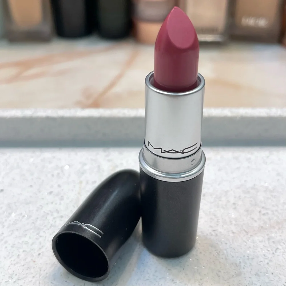 MAC ~ ‘802 BRAVE’ Satin Lipstick ~ Full Size ~ RARE & HTF ~ NIB